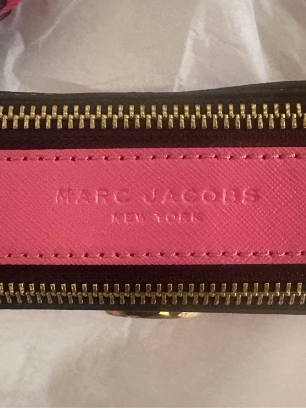 Marc Jacobs Crossbody Camera Bag in Hot Pink with Gold Hardware - Picture 5 of 5